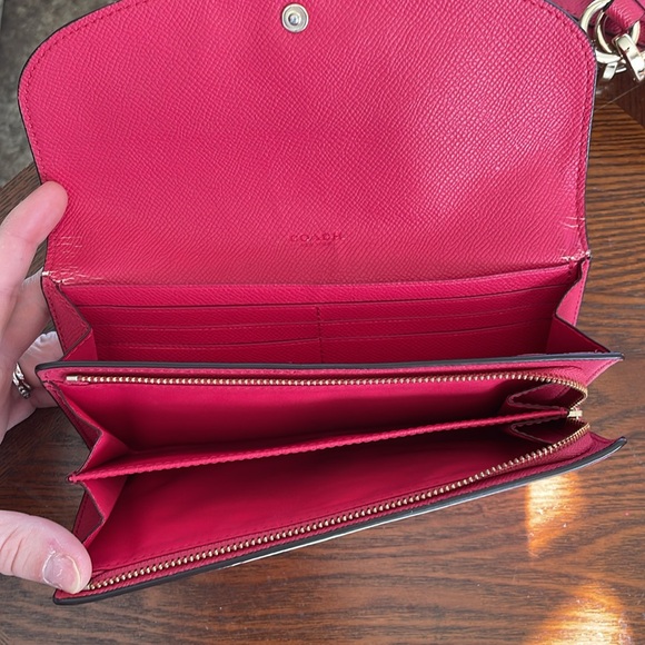 Coach Shoulder Bag w/wallet - Picture 11 of 15